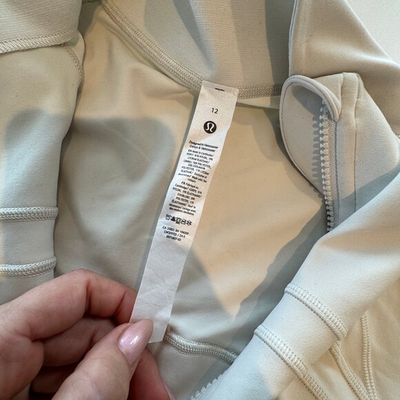 NWT lululemon Define Cropped Jacket *Nulu Bone (Size 12) - Picture 6 of 7